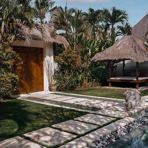 https://nyaman-villas-seminyak-bali.ubudhotelsnow.com